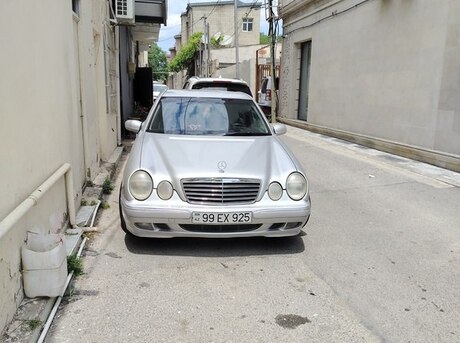 Mercedes E 220