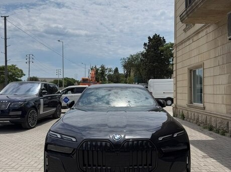 BMW i7