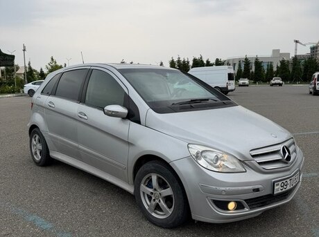 Mercedes B 180