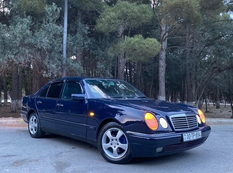 Mercedes E 200