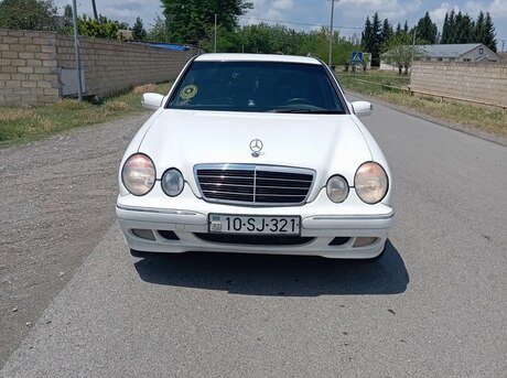Mercedes E 200