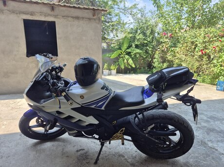 Yamaha R15