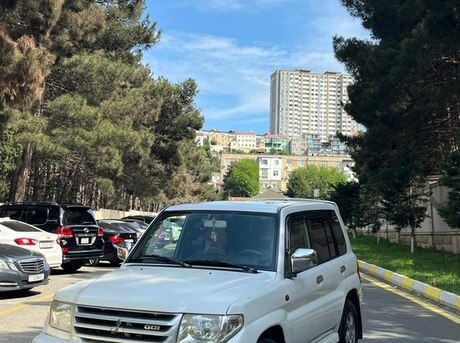 Mitsubishi Pajero io