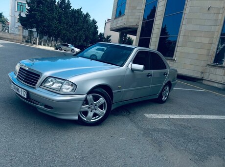 Mercedes C 200