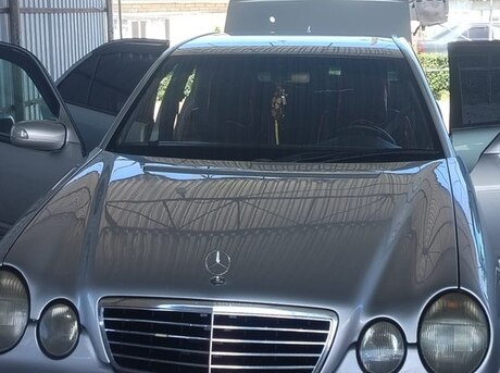 Mercedes E 220