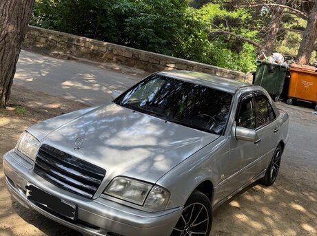 Mercedes C 200