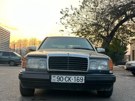 Mercedes 200 E
