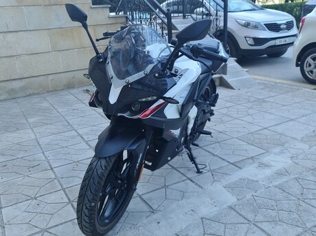 Bajaj Pulsar RS 200