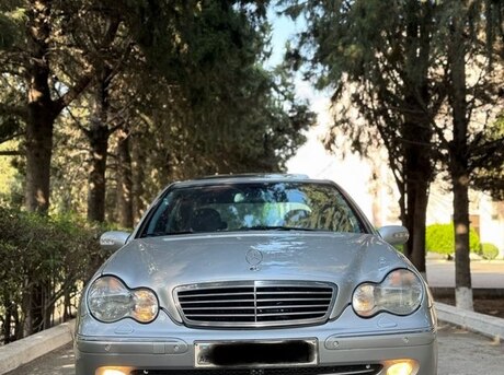 Mercedes C 200