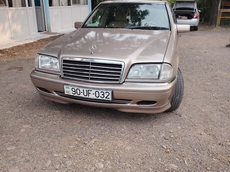 Mercedes C 240