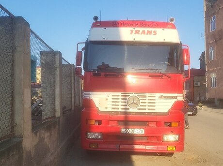 Mercedes Actros 1843