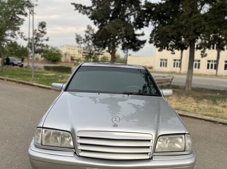 Mercedes C 180