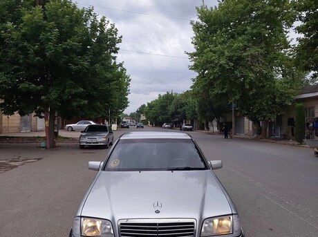 Mercedes C 240