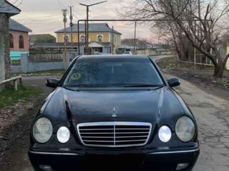 Mercedes E 240