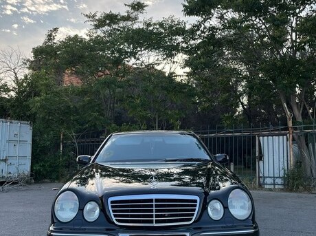 Mercedes E 240