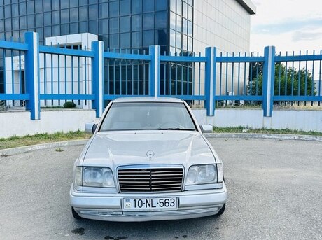 Mercedes 220 E