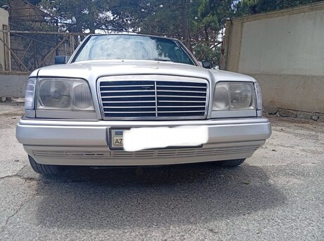 Mercedes 220 E