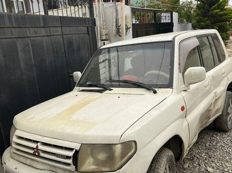 Mitsubishi Pajero io