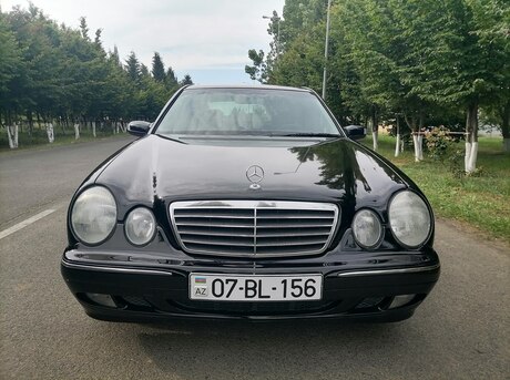 Mercedes E 220