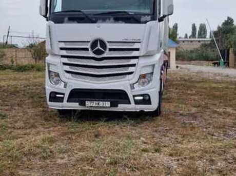 Mercedes Actros 1842