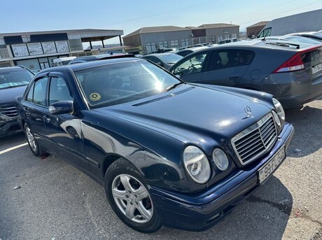 Mercedes E 200