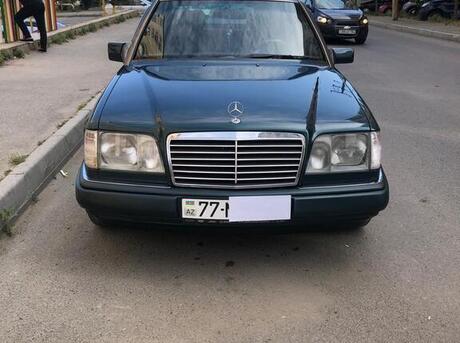Mercedes 220 E