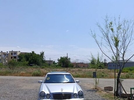 Mercedes E 240
