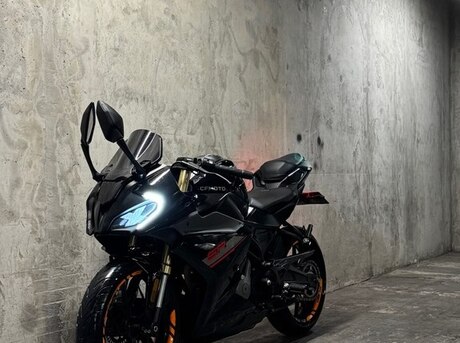 CFMOTO 250 SR