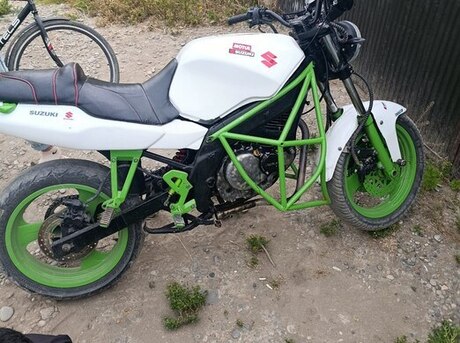 Suzuki Avenis