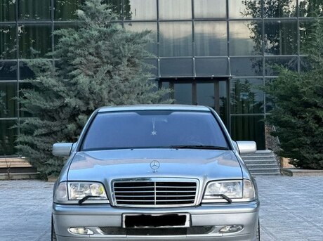 Mercedes C 180