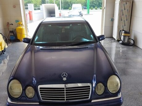 Mercedes E 240