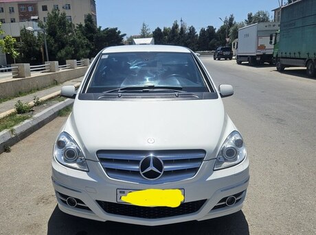 Mercedes B 180