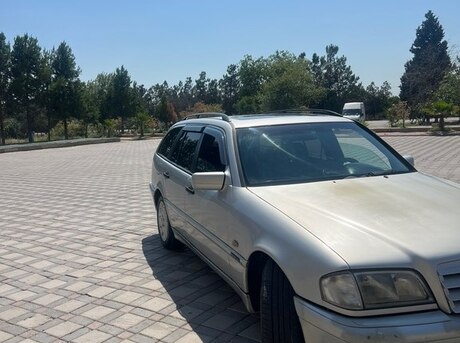 Mercedes C 180