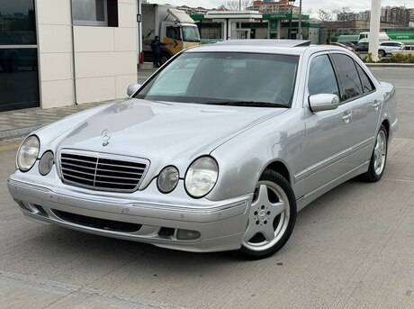 Mercedes E 240