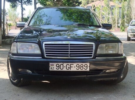 Mercedes C 200