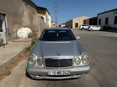 Mercedes E 240