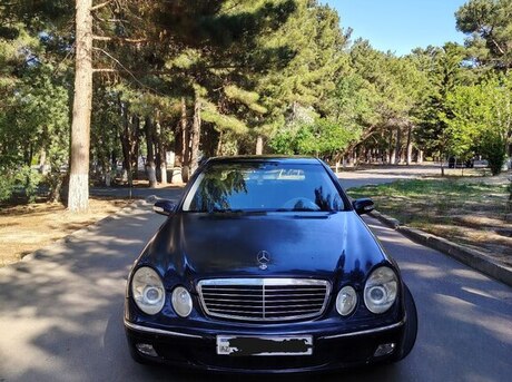 Mercedes E 240