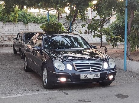 Mercedes E 220