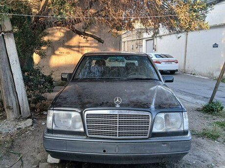 Mercedes E 200
