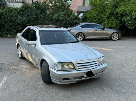 Mercedes C 240