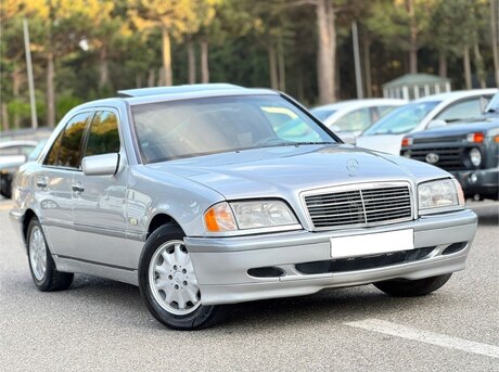 Mercedes C 200