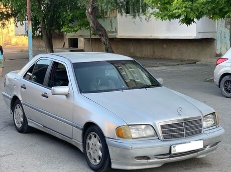 Mercedes C 180