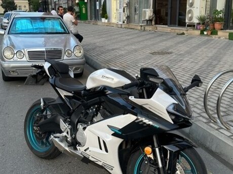 CFMOTO 675 SR-R