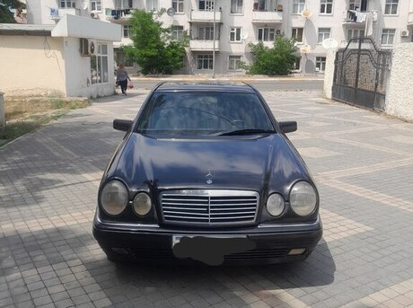 Mercedes E 230