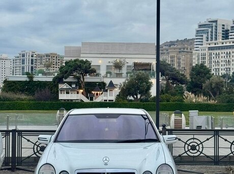 Mercedes E 200