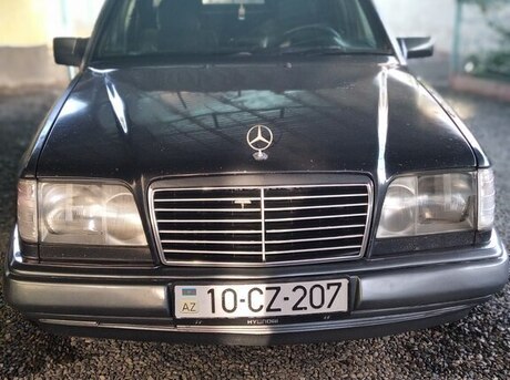 Mercedes 220 E