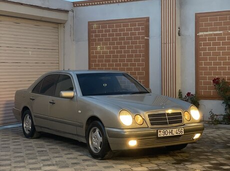 Mercedes E 200