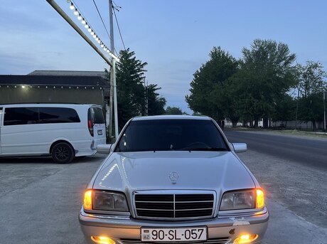 Mercedes C 240