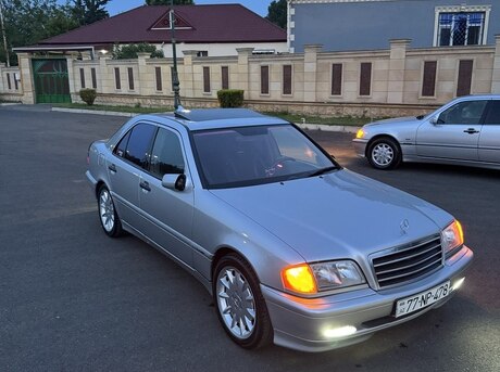 Mercedes C 230