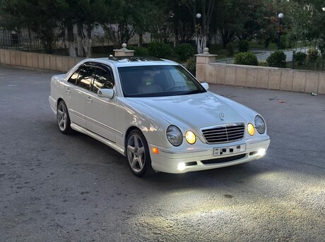 Mercedes E 320